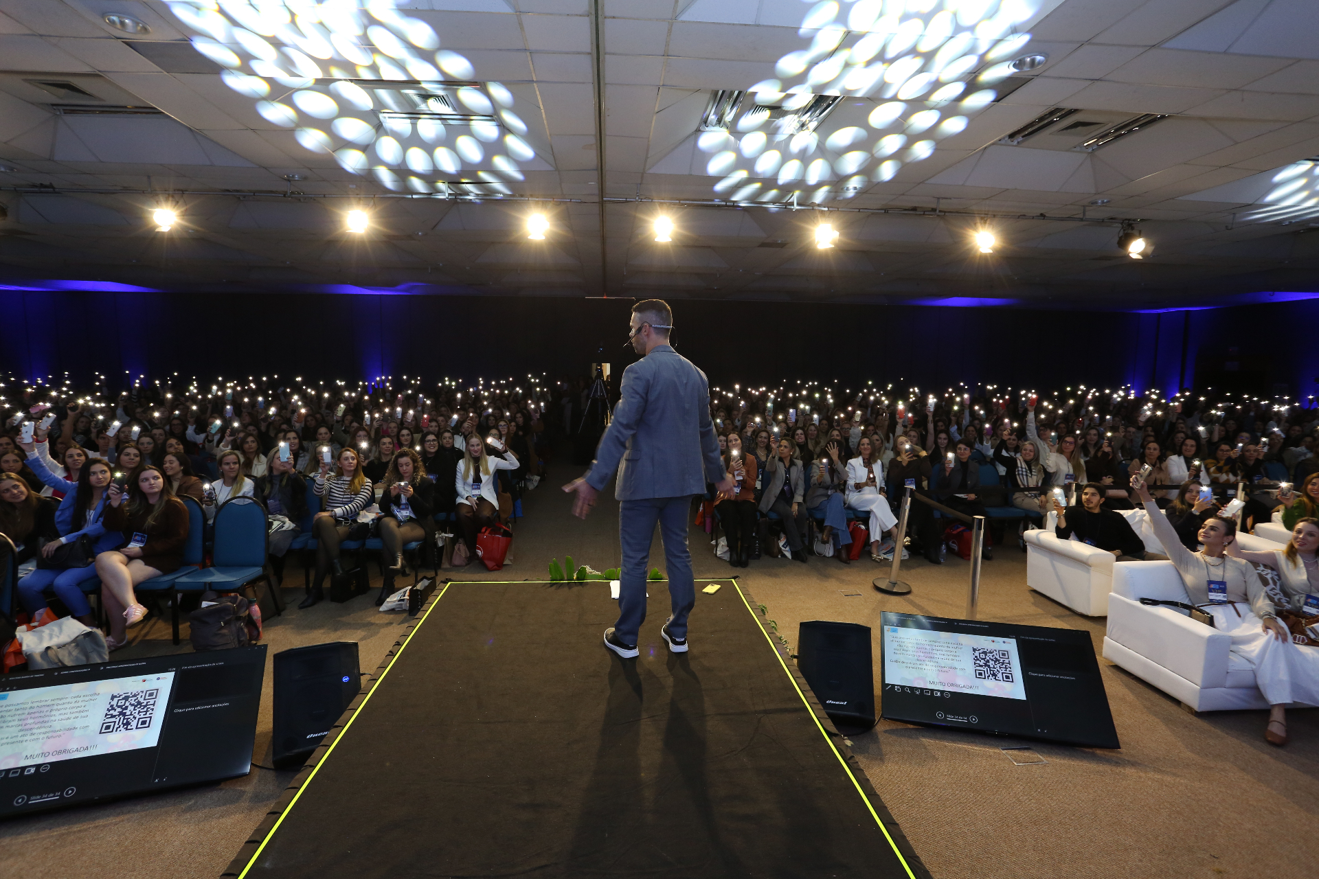 Braian Cordeiro palestrando em congresso